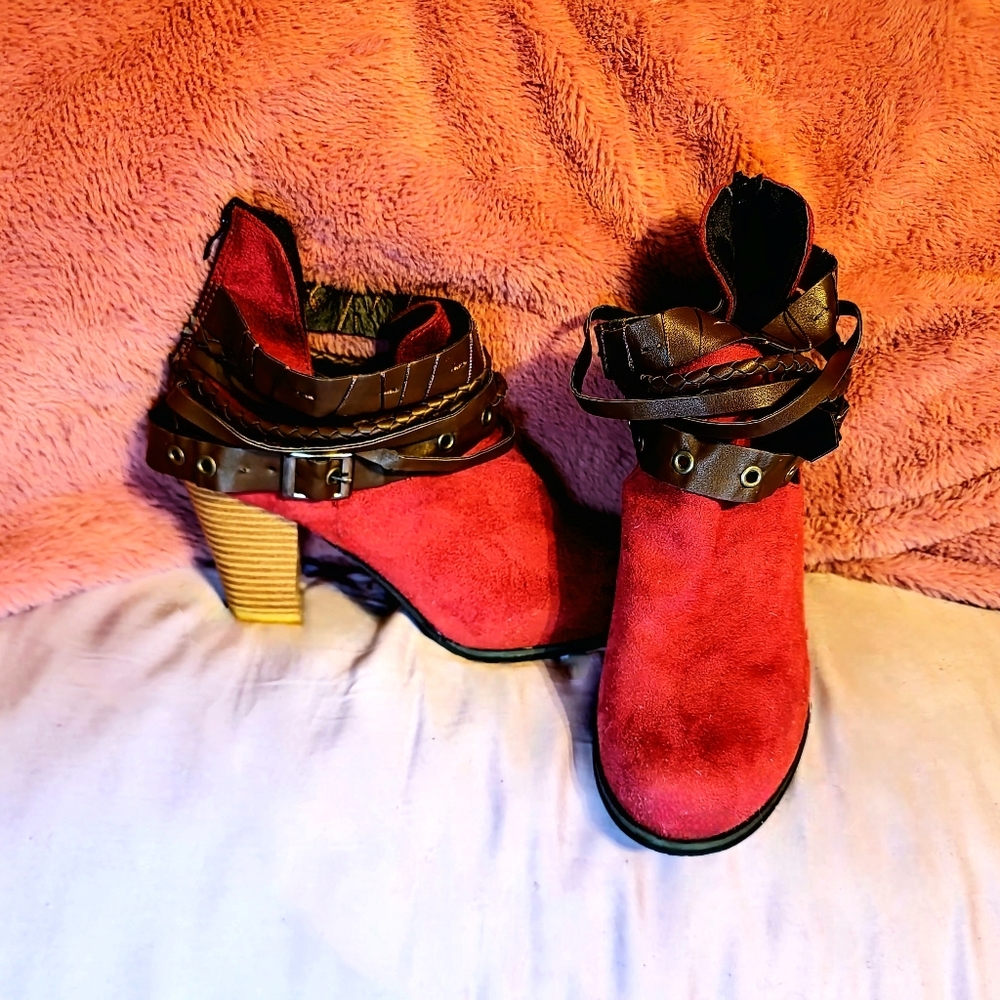 NWOT Cowgirl rock! Strappy 3" high-heeled boots EU 42 (9 1/2 US) Red suede